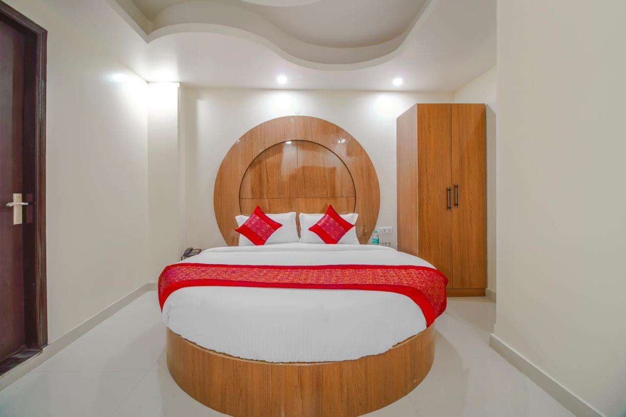 Hotel Classic Plaza At Delhi Airport Нью-Дели Экстерьер фото
