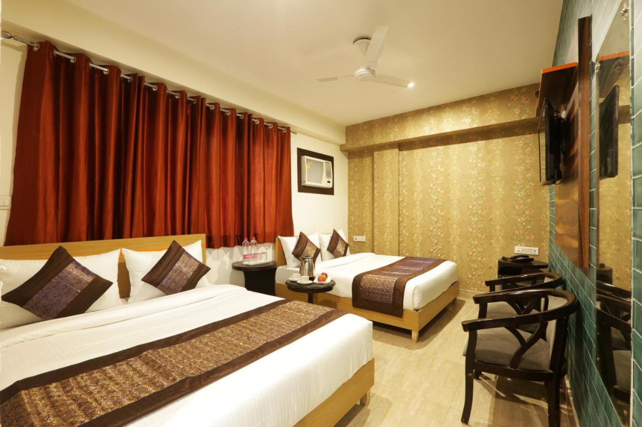 Hotel Classic Plaza At Delhi Airport Нью-Дели Экстерьер фото