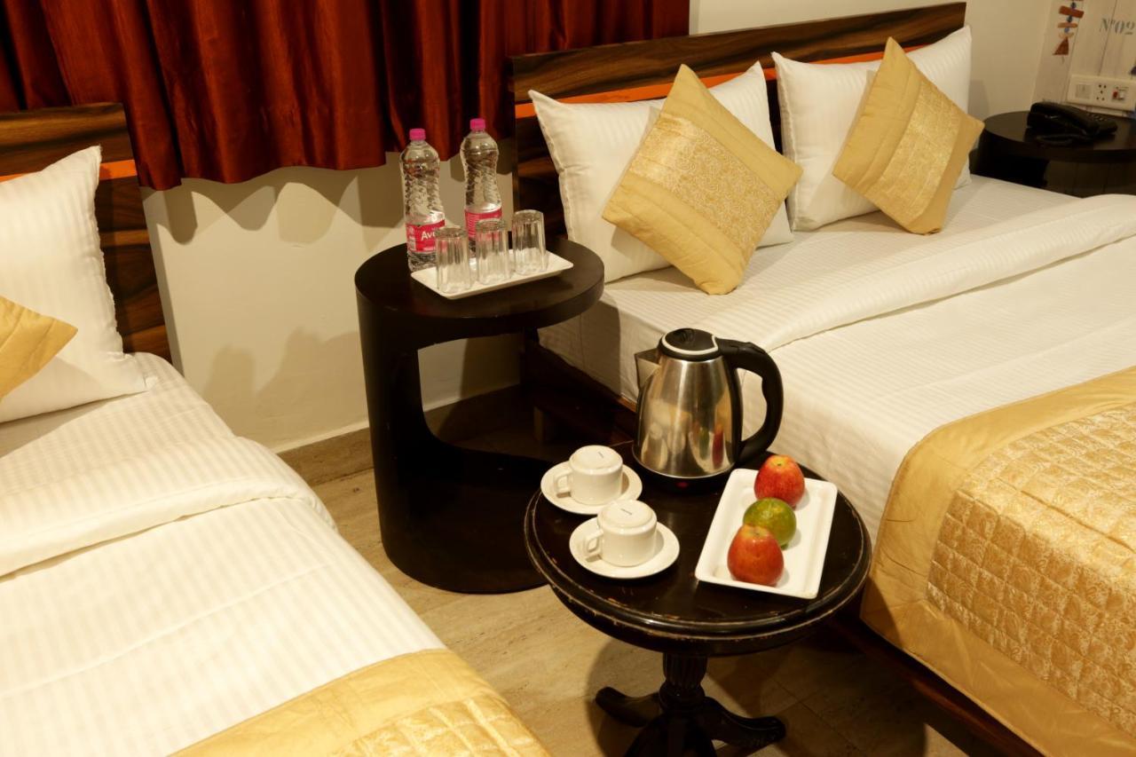 Hotel Classic Plaza At Delhi Airport Нью-Дели Экстерьер фото