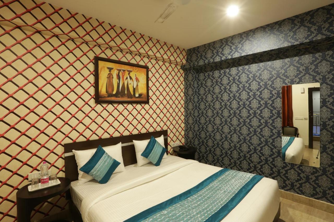 Hotel Classic Plaza At Delhi Airport Нью-Дели Экстерьер фото